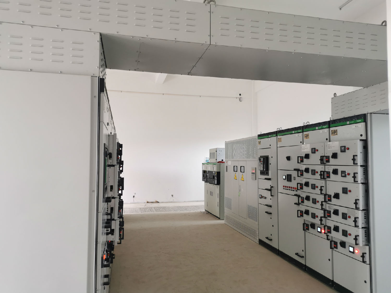 得潤(rùn)電氣廬江機(jī)場(chǎng)項(xiàng)目配電設(shè)備  得潤(rùn)電氣廬江機(jī)場(chǎng)項(xiàng)目配電設(shè)備