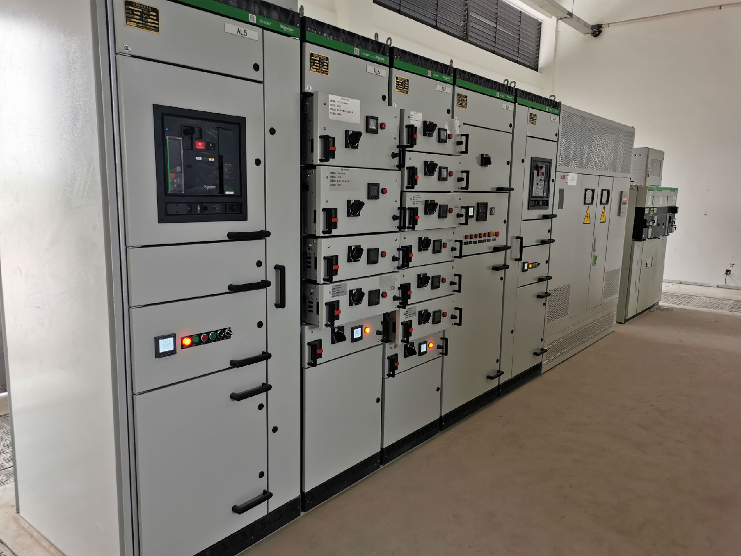 得潤(rùn)電氣廬江機(jī)場(chǎng)項(xiàng)目配電設(shè)備  得潤(rùn)電氣廬江機(jī)場(chǎng)項(xiàng)目配電設(shè)備