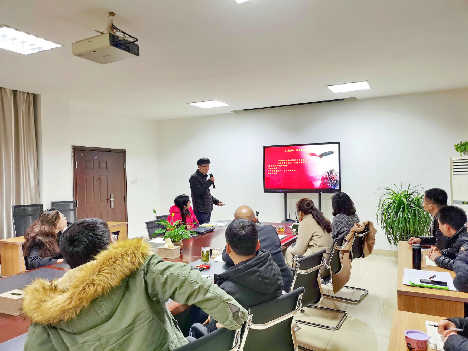 市場部.jpg 市場部.jpg