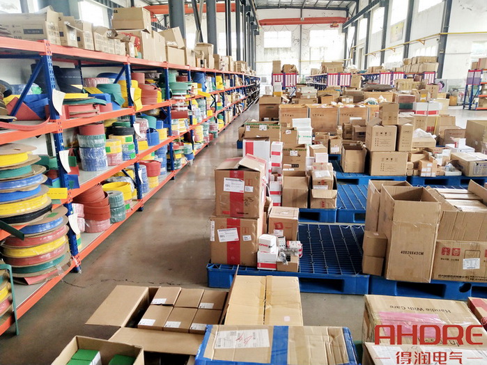 倉庫一角.jpg 倉庫一角.jpg