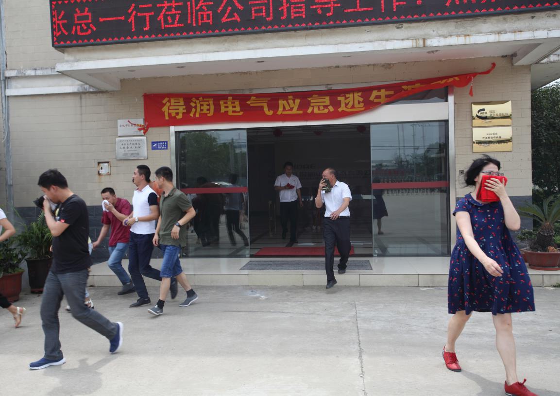 安徽得潤電氣 高低壓開關(guān)柜 軟起柜 咨詢熱線400551777 安徽得潤電氣 高低壓開關(guān)柜 軟起柜 咨詢熱線400551777