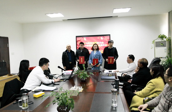 優(yōu)秀員工2.jpg 優(yōu)秀員工2.jpg