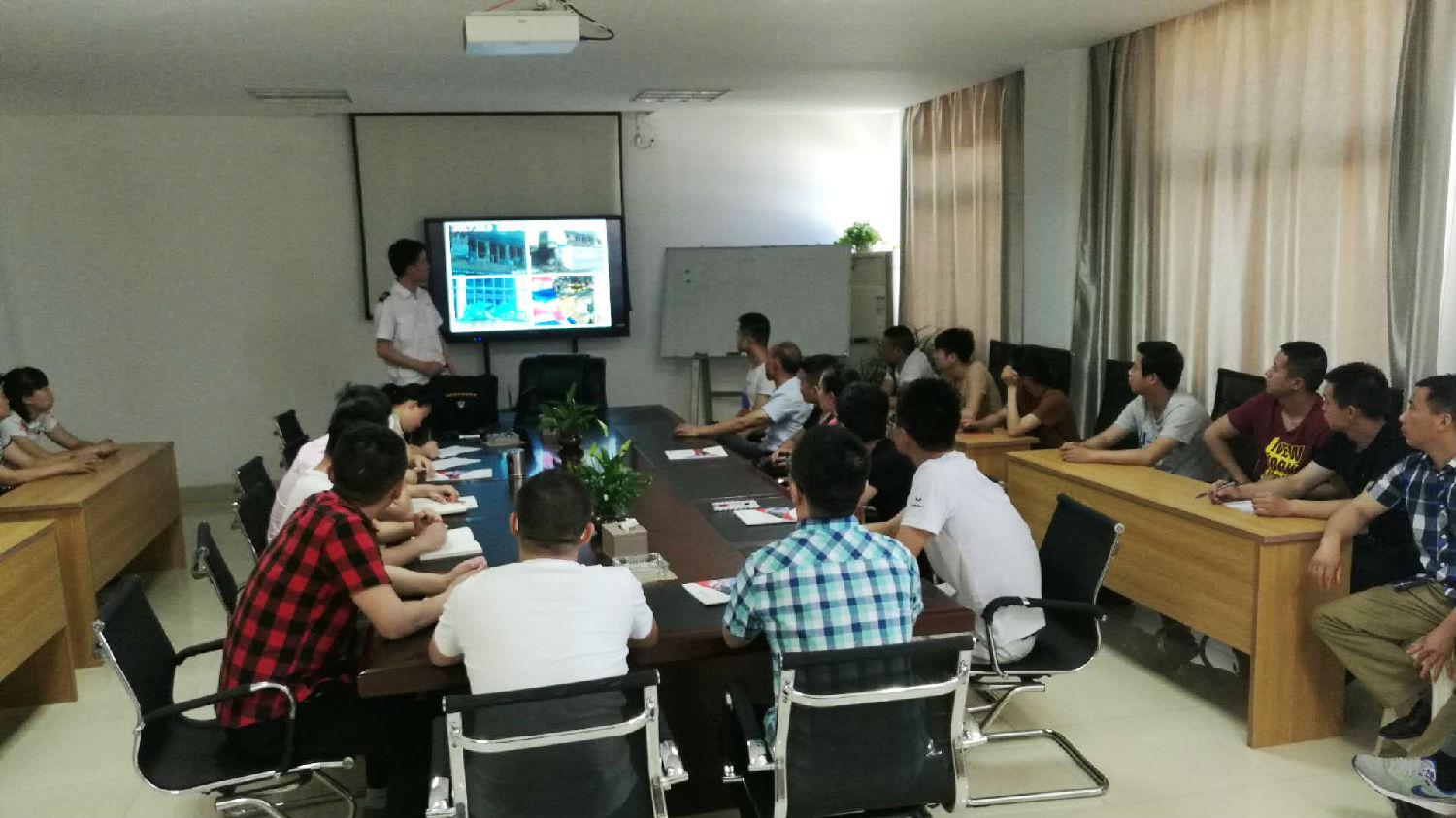 安徽得潤電氣 成套高低壓開關(guān)柜廠家 電話:400-0551-777 qq:3176885416 安徽得潤電氣 成套高低壓開關(guān)柜廠家 電話:400-0551-777 qq:3176885416