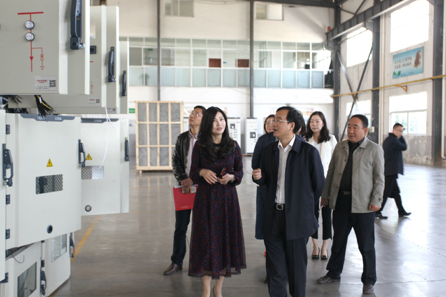 安徽得潤電氣 成套高低壓配電柜廠家 縣委書記來訪 電話:400-0551-777 QQ:3176885416 安徽得潤電氣 成套高低壓配電柜廠家 縣委書記來訪 電話:400-0551-777 QQ:3176885416