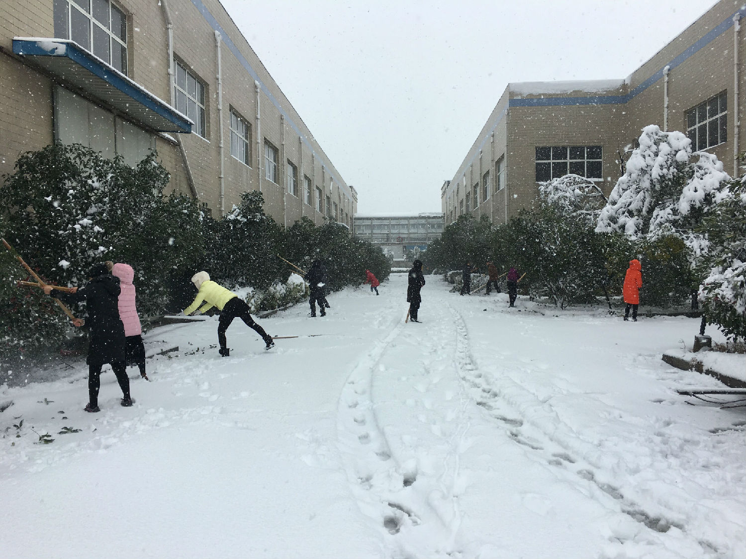 安徽得潤電氣 高低壓 開關(guān)柜 廠家 掃雪 電話:400-0551-777 qq:3176885416 安徽得潤電氣 高低壓 開關(guān)柜 廠家 掃雪 電話:400-0551-777 qq:3176885416
