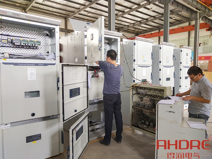 巴基斯坦10KV高壓柜調(diào)試中2.jpg 巴基斯坦10KV高壓柜調(diào)試中2.jpg