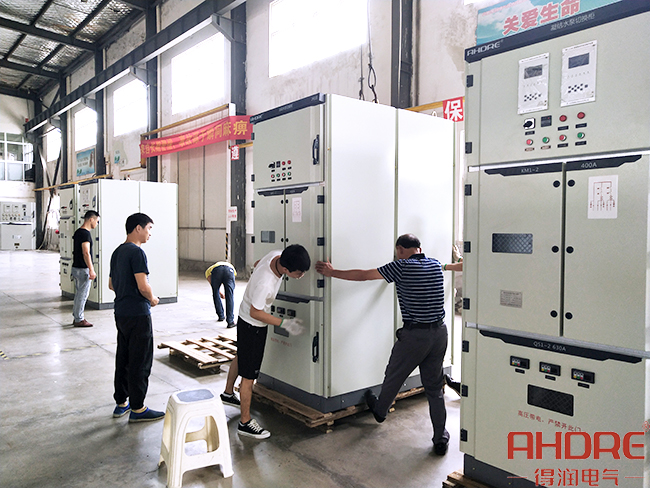 旁路柜的包裝環(huán)節(jié).jpg 旁路柜的包裝環(huán)節(jié).jpg