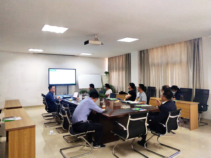 雙方在會(huì)議室中進(jìn)行交流討論.jpg 雙方在會(huì)議室中進(jìn)行交流討論.jpg