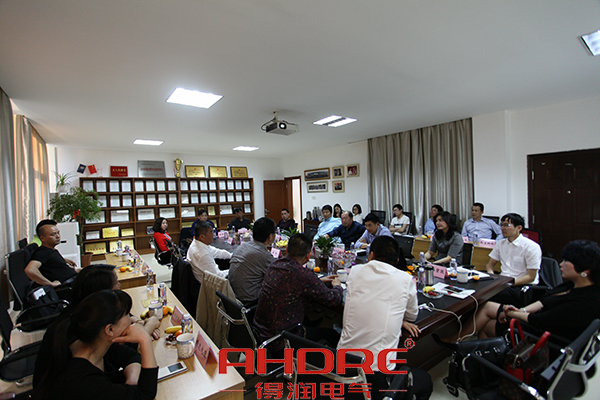 得潤電氣 配電柜生產廠家 咨詢熱線:4000551777 得潤電氣 配電柜生產廠家 咨詢熱線:4000551777