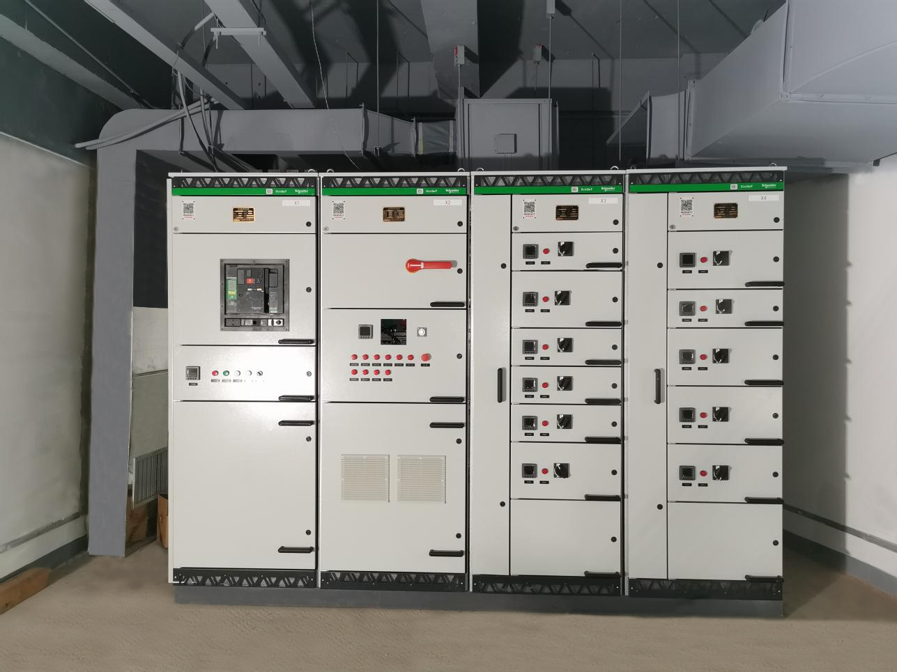 施耐德Blokset固定式配電柜(安徽得潤電氣制造)  施耐德Blokset固定式配電柜(安徽得潤電氣制造)