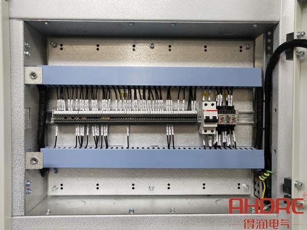 儀表室.jpg 儀表室.jpg