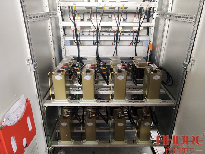 電容器和電抗器裝置圖.jpg 電容器和電抗器裝置圖.jpg