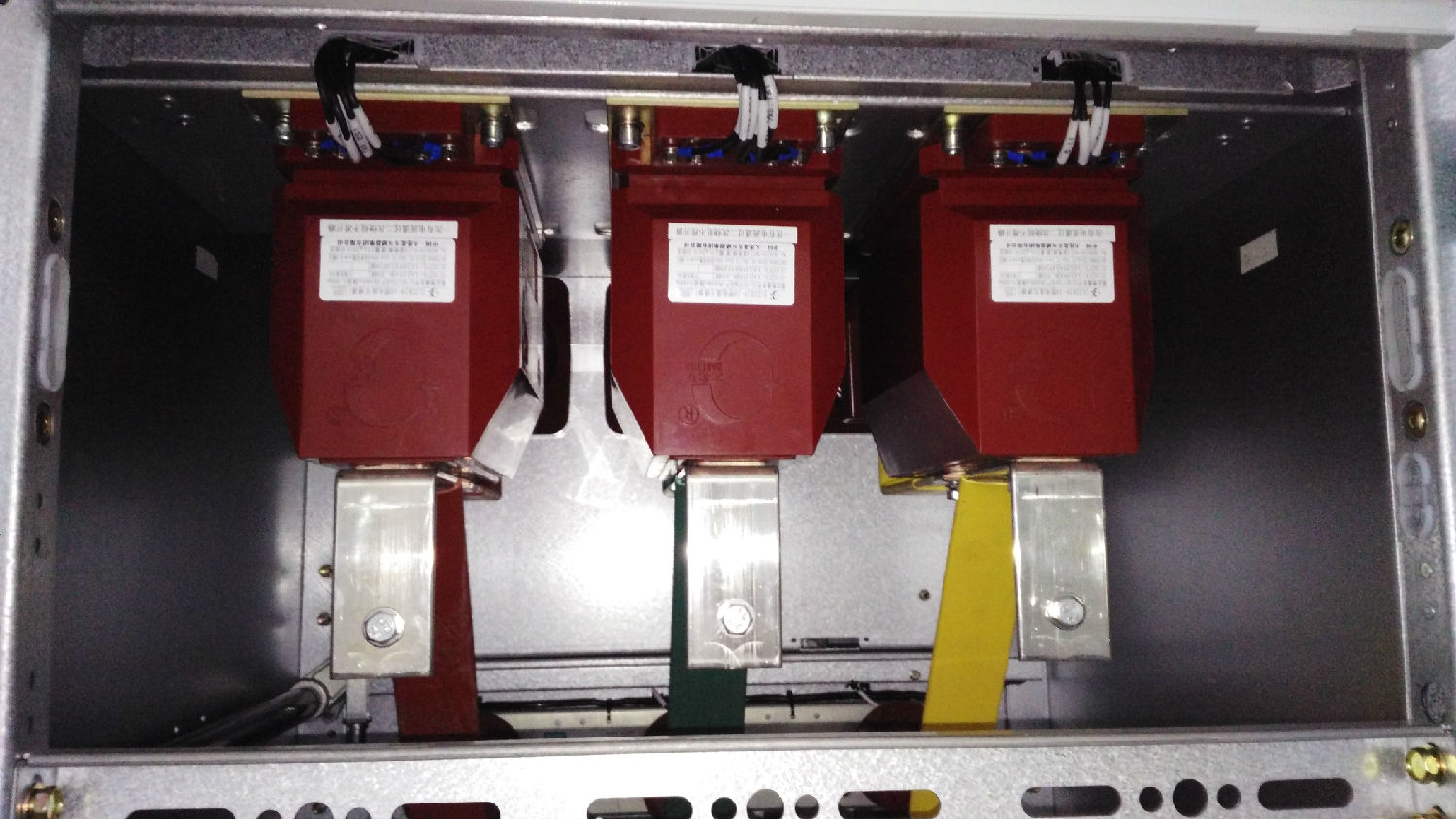 KYN28A-12高壓開關(guān)柜廠家 得潤電氣 400-128-7988 KYN28A-12高壓開關(guān)柜廠家 得潤電氣 400-128-7988