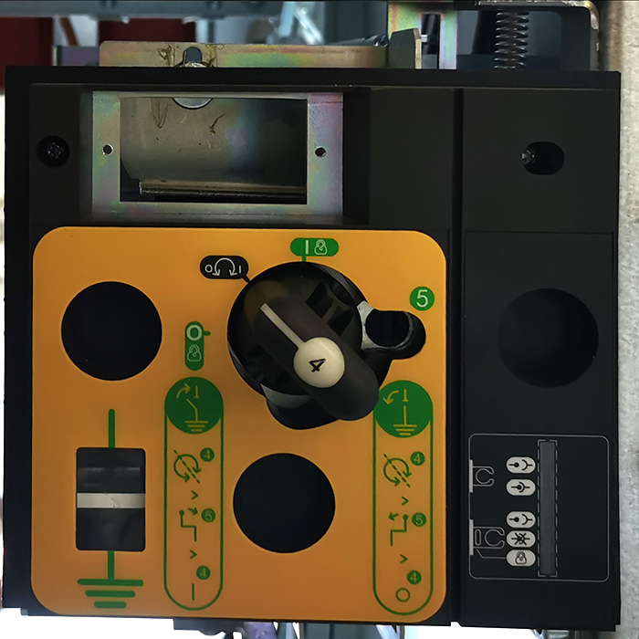 接地開關(guān)機(jī)構(gòu).jpg 接地開關(guān)機(jī)構(gòu).jpg