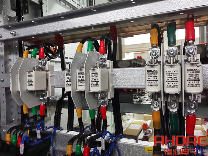 熔斷器.jpg 熔斷器.jpg