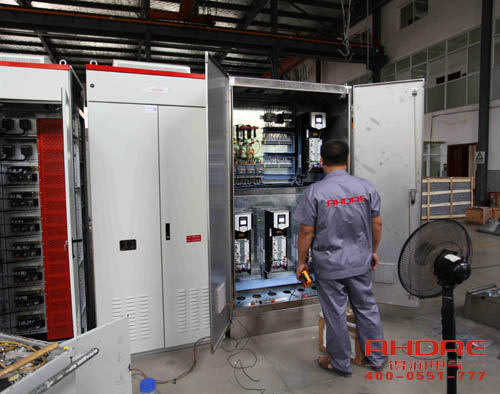 得潤(rùn)電氣 變頻器 變頻柜 生產(chǎn) 調(diào)試 聯(lián)系電話：400-0551-777 qq：3176885416